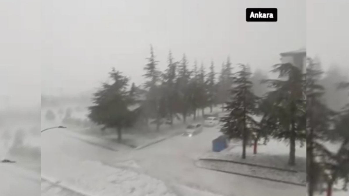 Ankara hangi mevsimde olduğunu unuttu! Lapa lapa yağıyor...Yaz ortasında beyaza büründü
