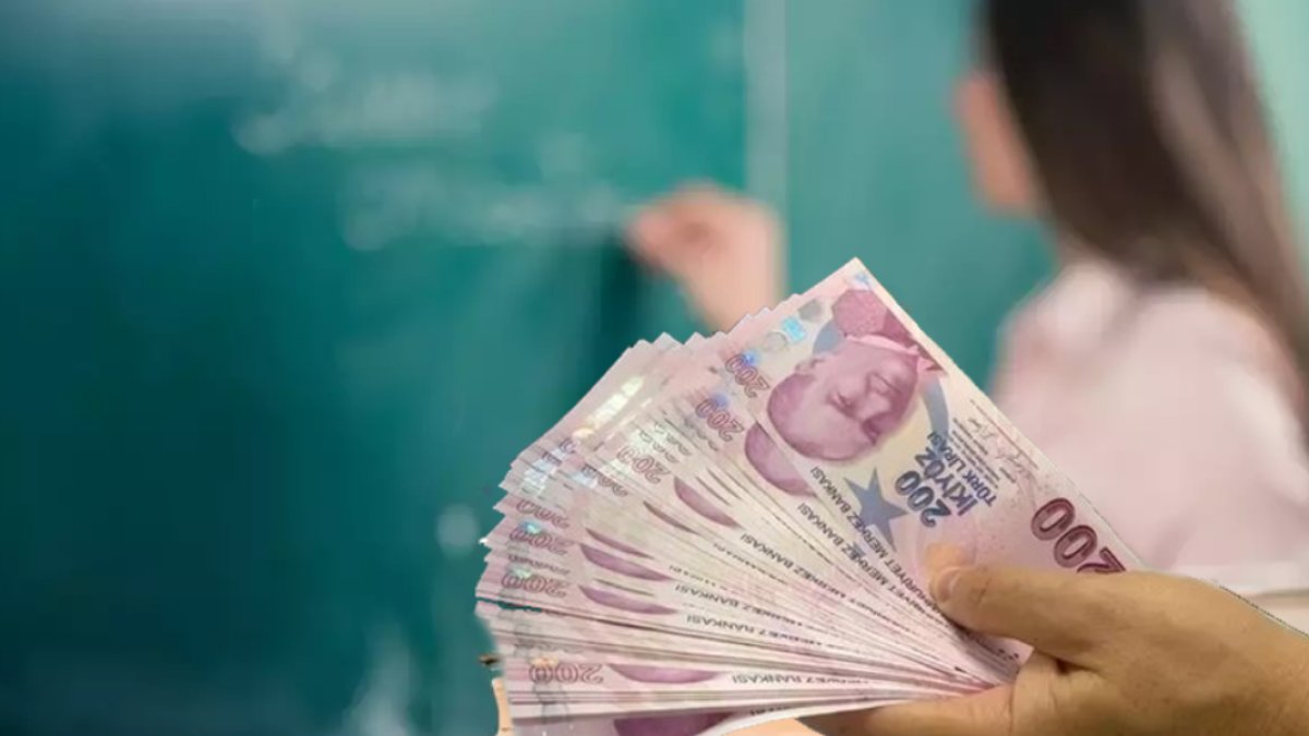 Öğretmenlerin maaşı sosyal medyayı salladı! Akrabalara göre 85 bin, velilere 100 bin TL... Gerçek maaş ise...