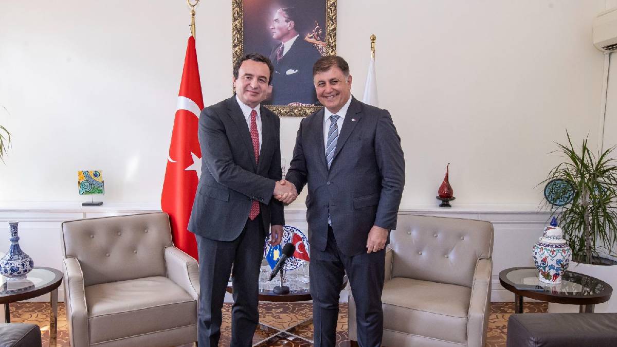 Kosova Cumhuriyeti Başbakanı Kurti, Başkan Tugay’ı ziyaret etti