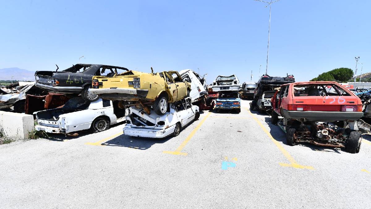 Bir zamanların en iyileri şimdi hurda merkezinde