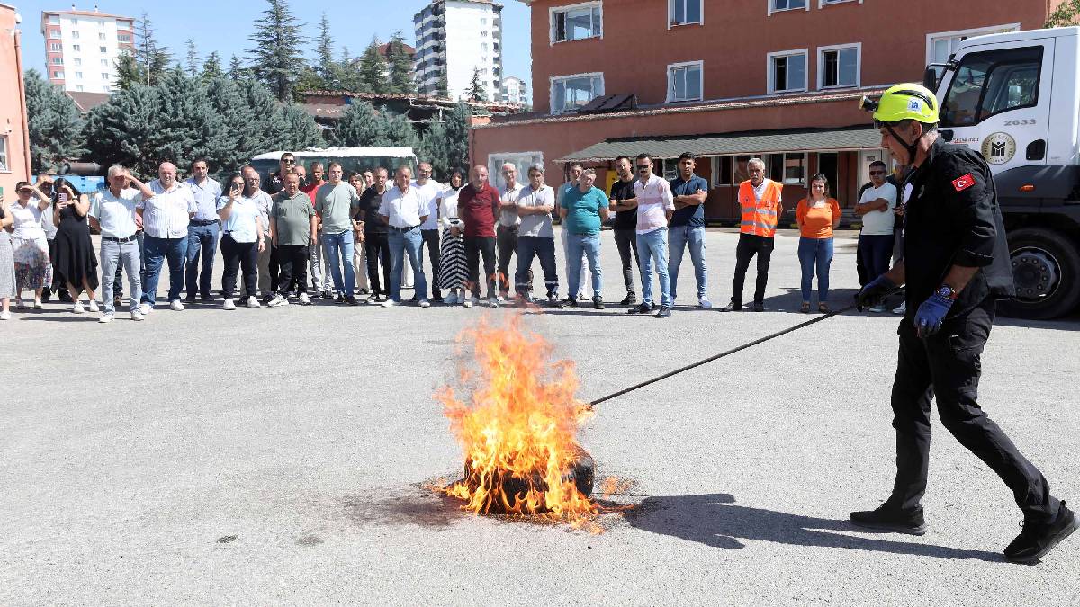 YENAR’dan belediye personeline yangın söndürme eğitimi