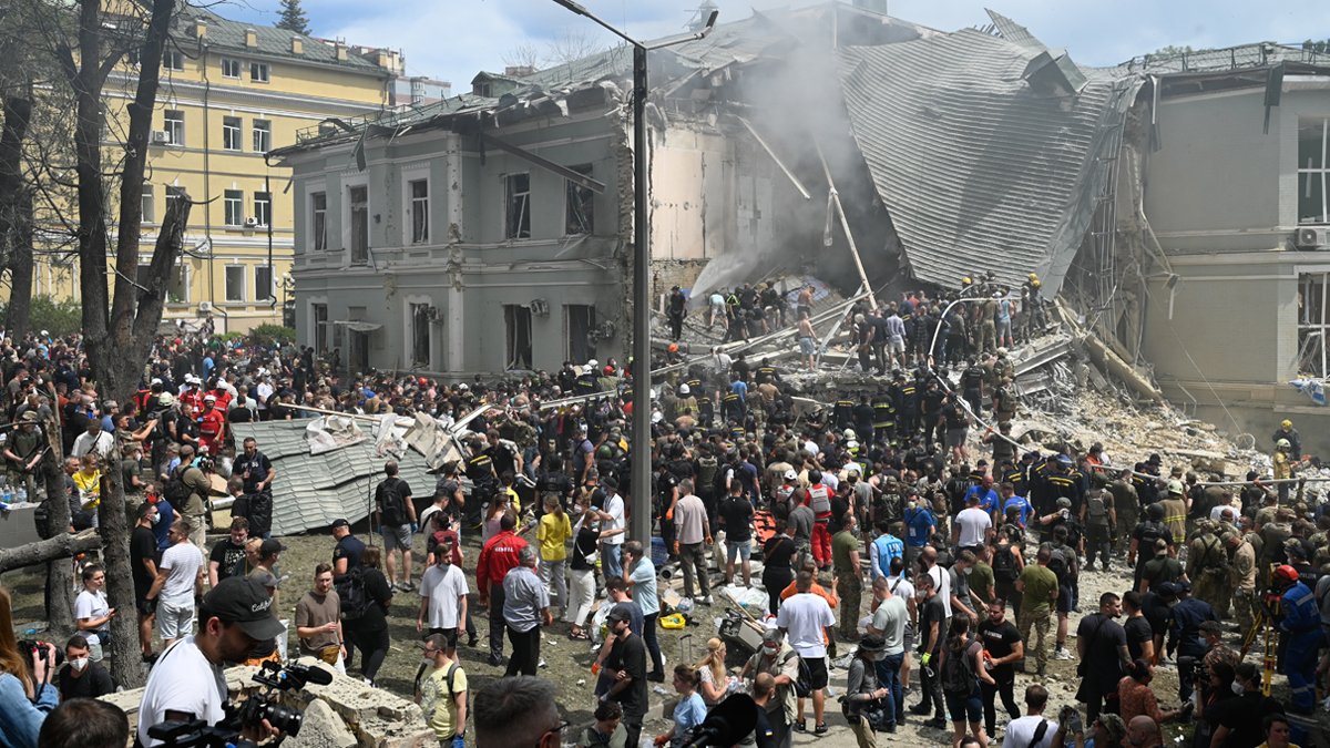 Rusya Ukrayna'nın en büyük çocuk hastanesini vurdu: Çok sayıda ölü ve yaralı var