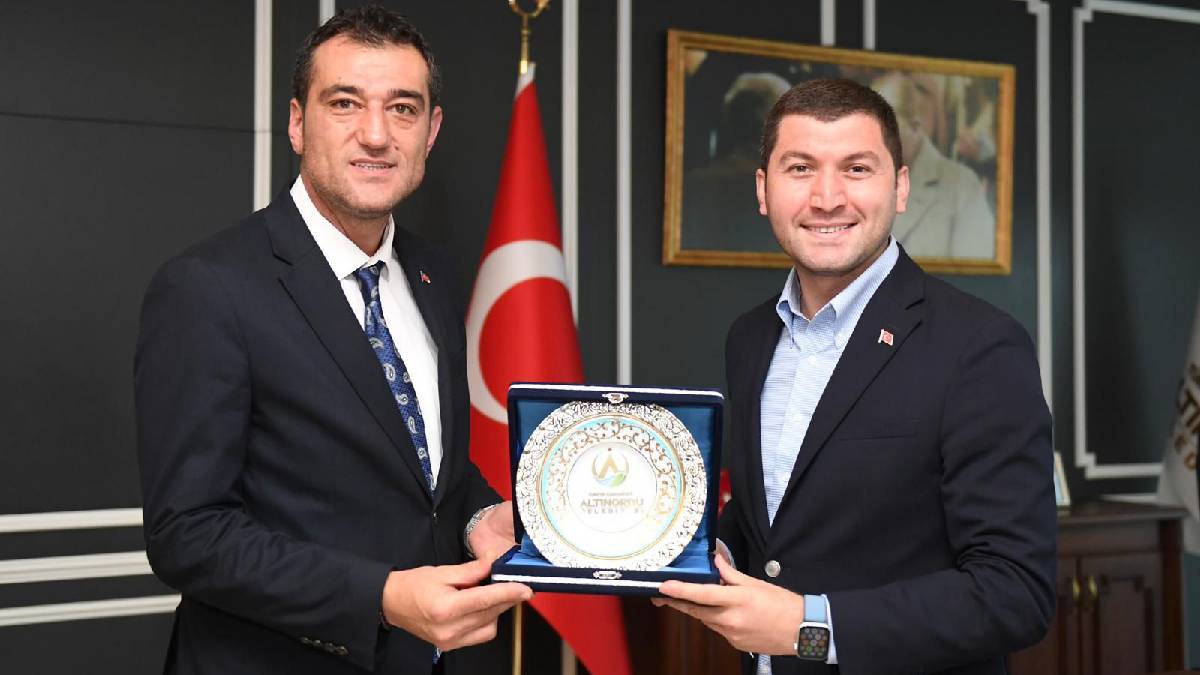 Başkan Fuat Köse Altınordu Belediye Başkanı Ulaş Tepe’yi ziyaret etti