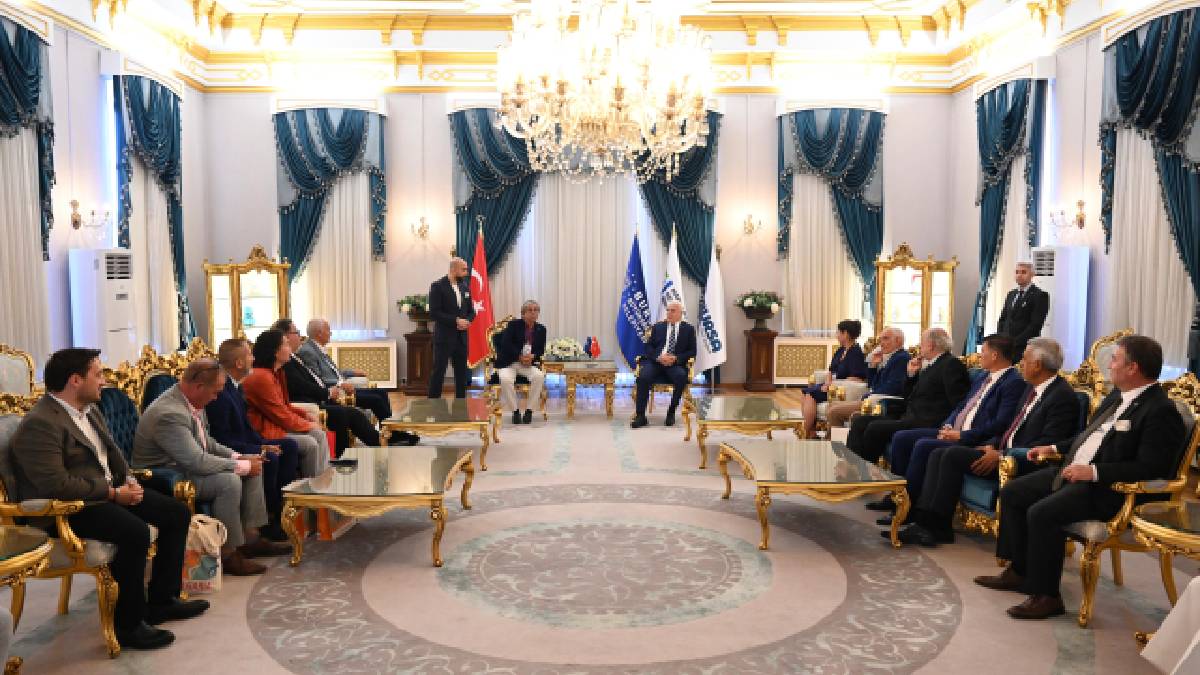 Altın Karagöz ekiplerinden Başkan Bozbey’e ziyaret