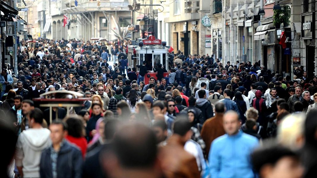 Türkiye'nin demografik geleceği risk altında: Doğurganlık hızı alarm veriyor