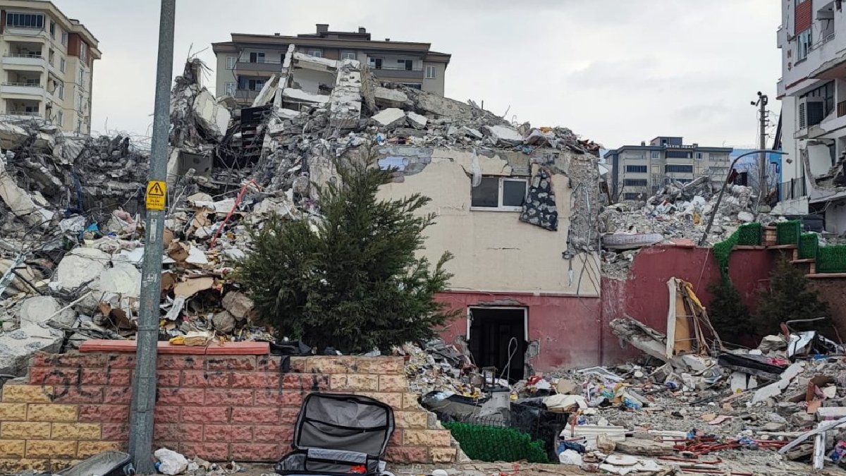 Depremde 44 kişinin öldüğü sitenin müteahhidinden tahliye talebi: Mağduriyetim had safhaya geldi