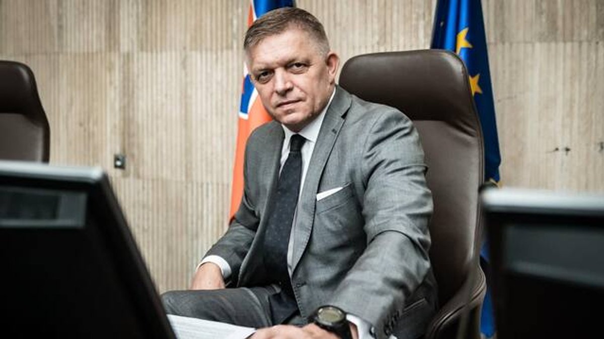 Suikasta uğrayan Slovakya Başbakanı görevine döndü: Hayatta kaldığım için üzgünüm ama...