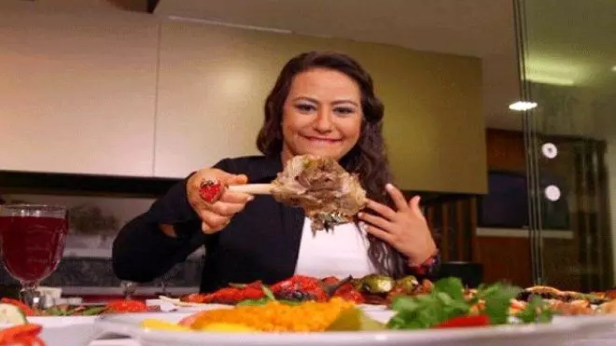 Yemek programıyla ünlenmişti! Arka Sokaklar oyuncusuyla evlenen Ezgi Sertel'in son hali ortaya çıktı