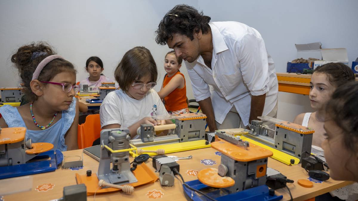 Büyükşehir geleceğin bilim insanlarına destek oluyor