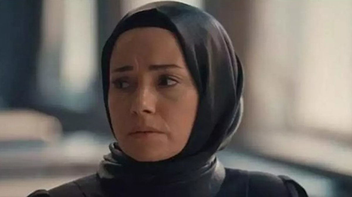 "Kızıl Goncalar" ile ekranlara dönen Özgü Namal'ın yeni tarzı şaşırttı