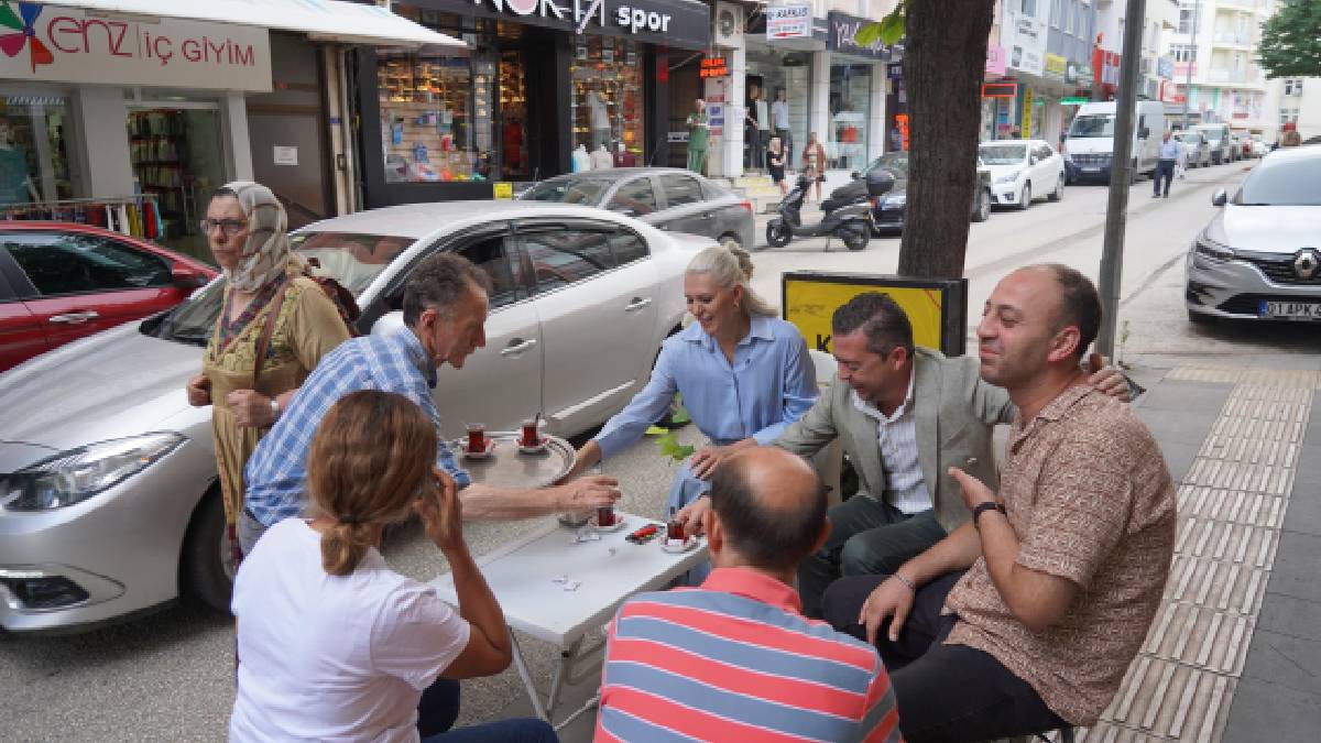 Başkan Subaşı vatandaşla çay içerek sohbet etti