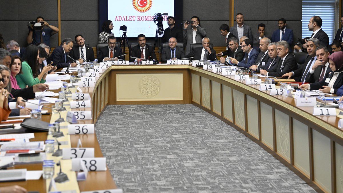 9. yargı paketi Meclis Komisyonu'ndan geçti: Evli kadınlar kendi soyadını kullanmayacak