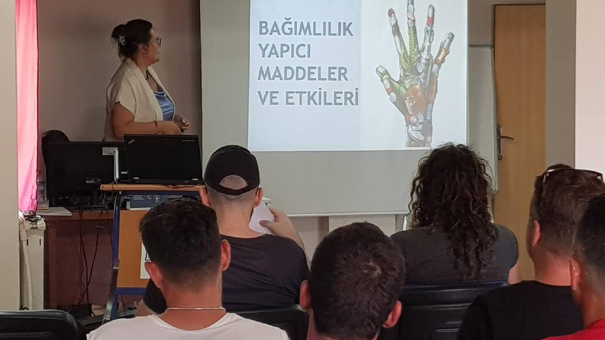 Burhaniye Belediyesi’nden Bağımlılıkla Mücadele Semineri