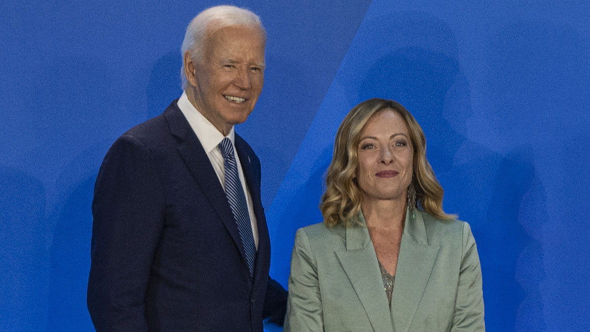 Meloni'nin Biden'ı beklerken gözlerini devirmesi sosyal medyada gündem oldu