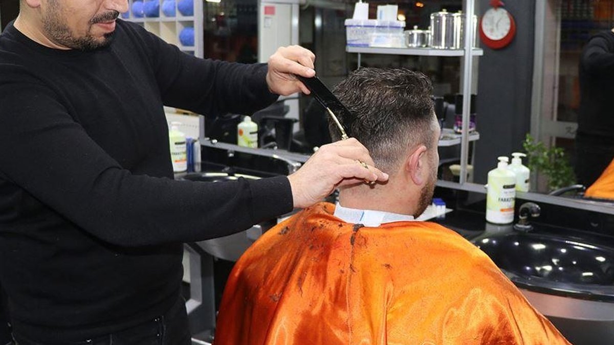 Berber ve kuaförlerin 'pazar' krizi: Çalışanların bir tatil günü var