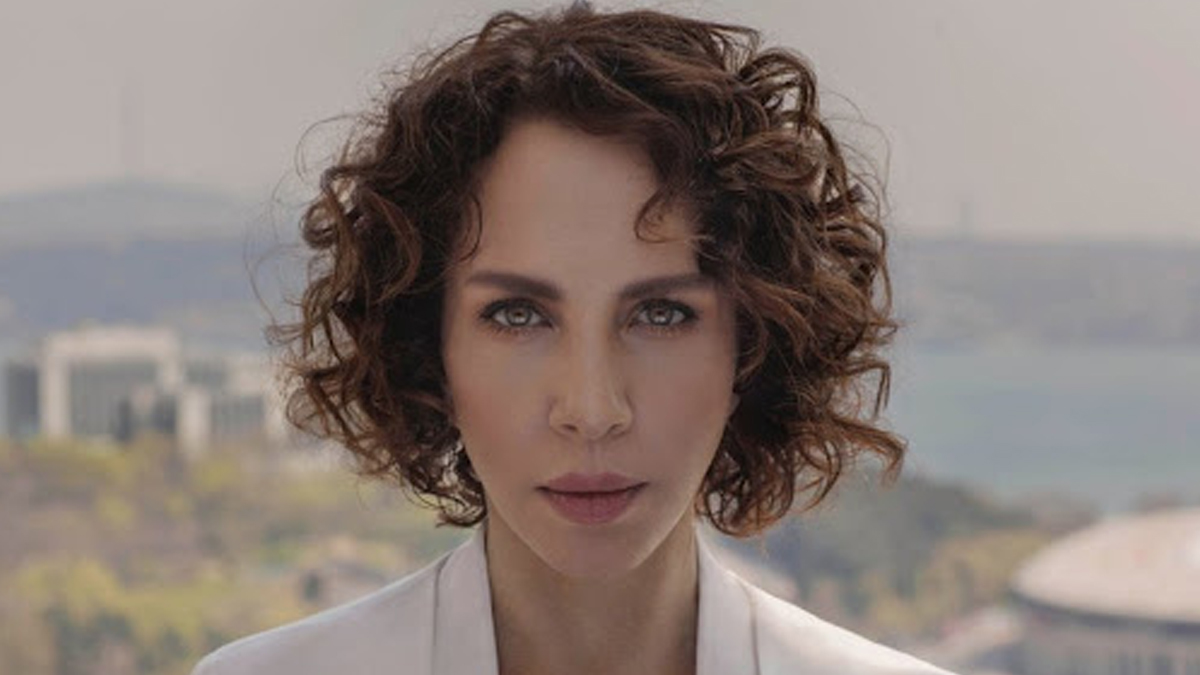 Sertab Erener sahnede sokak hayvanları yasasına tepki gösterdi! "Bu yasa tasarısı kabul edilirse..."