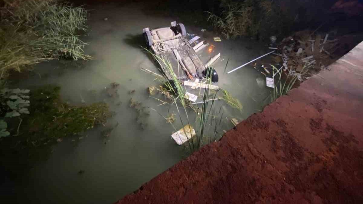 Kontrolden çıkan otomobil kanala uçtu: 1 ölü, 4 yaralı