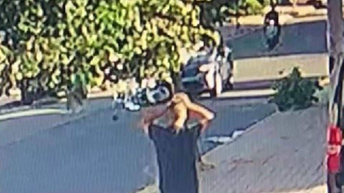 Otomobil ile motosiklet kafa kafaya böyle çarpıştı! Korkunç kaza saniye saniye kamerada