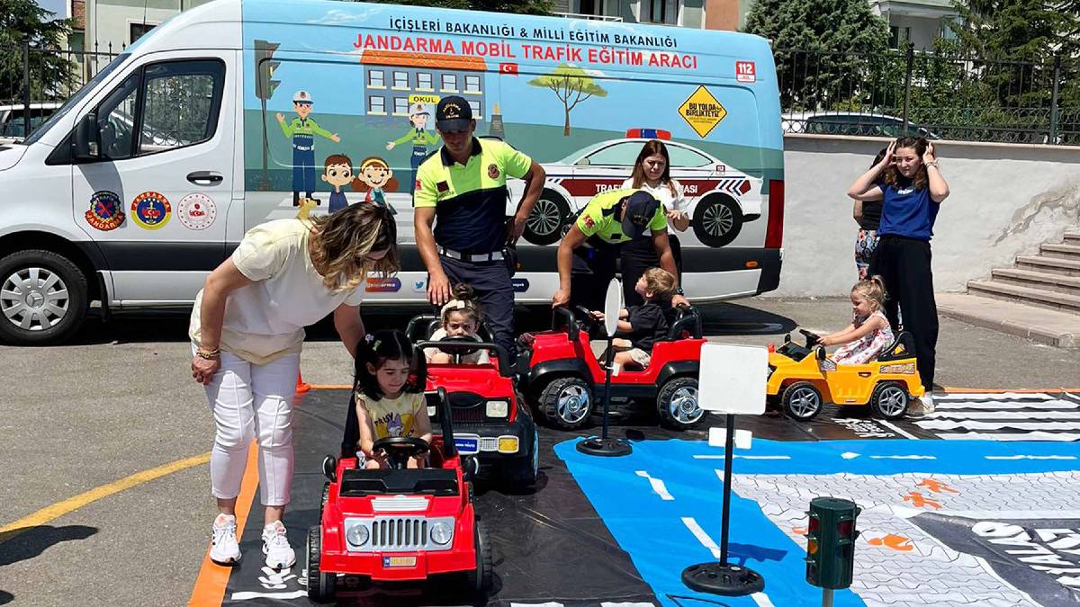 Yenimahalle’nin miniklerine trafik eğitimi