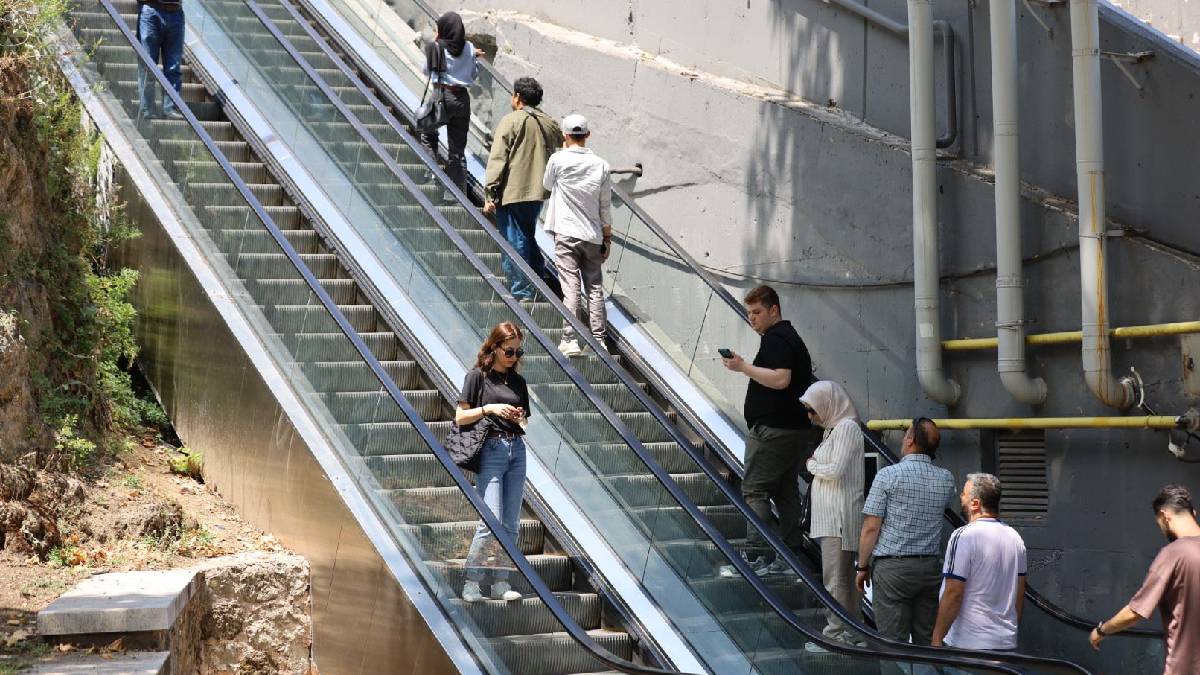 Yürüyen merdivenler tekrar Bursalıların hizmetinde