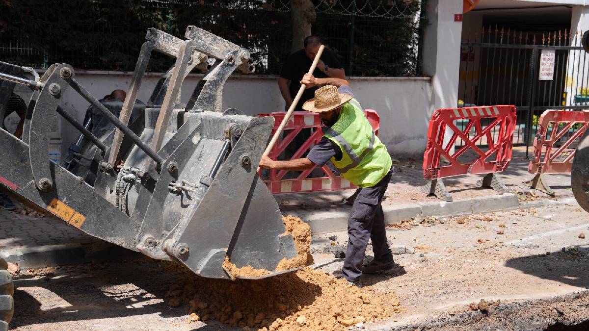 İBB ve Kartal Belediyesi Ekipleri’nden Kartal’da yağmur suyu hattı çalışması