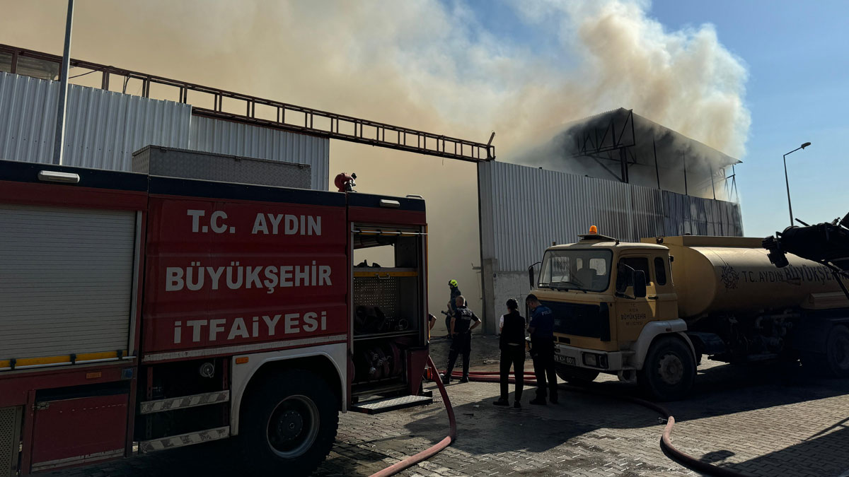Aydın'da geri dönüşüm fabrikası deposunda yangın
