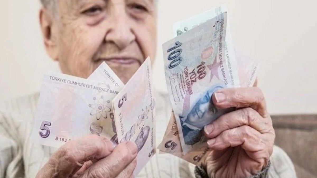 Emeklilerin isyanı: Aldığımız maaşla mezara bile gidemezsin! Geçim için en az 20 bin lira maaş şart