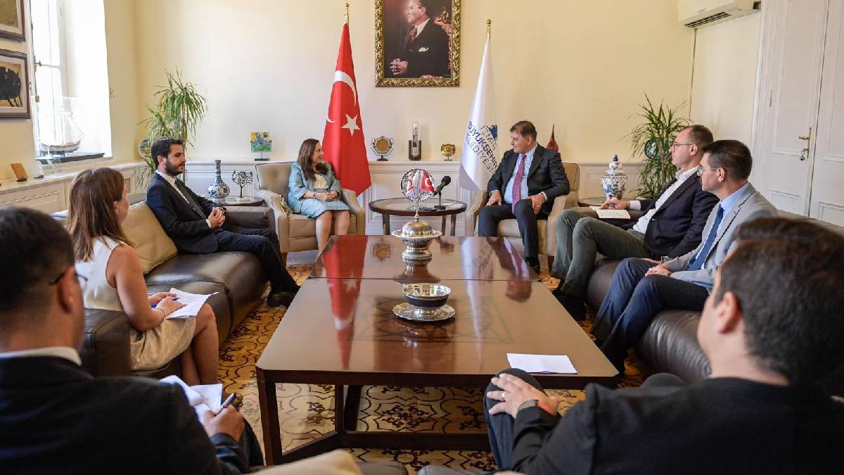 KKTC İzmir Başkonsolosu İnanıroğlu’ndan Başkan Tugay’a ziyaret