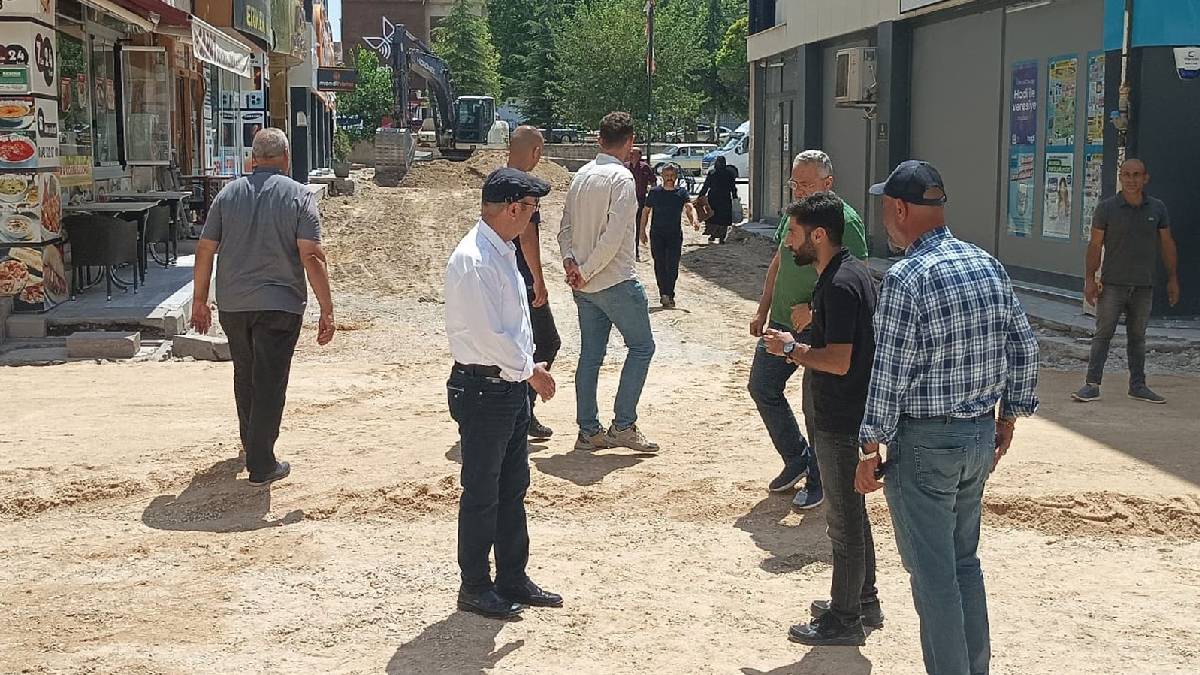 Başkan Ekicioğlu: Söz verdik, kent kimliğine yakışır yollar yapmaya devam ediyoruz.