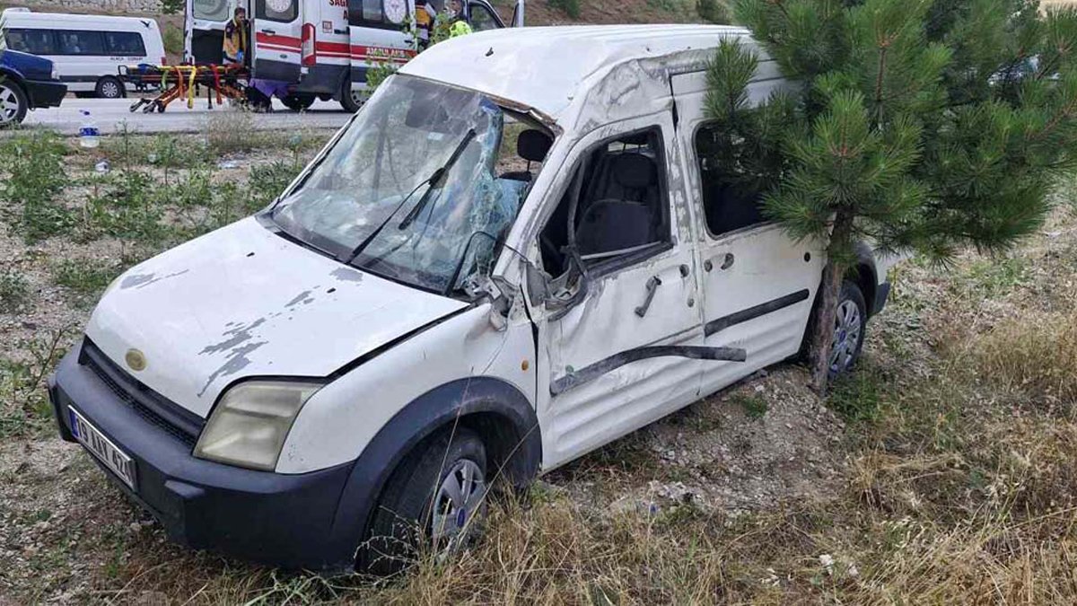 Çorum'da can pazarı! Araç tarlaya uçtu: Yaralılar var