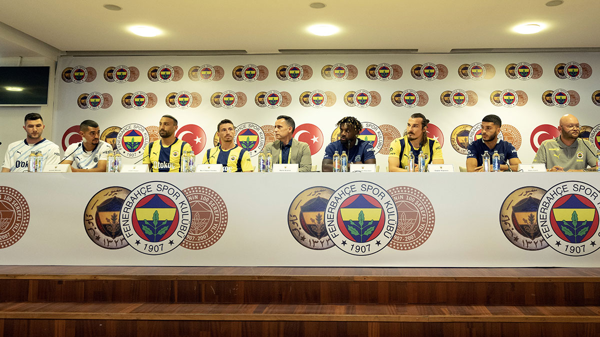 Fenerbahçe’de 7 futbolcu için imza töreni