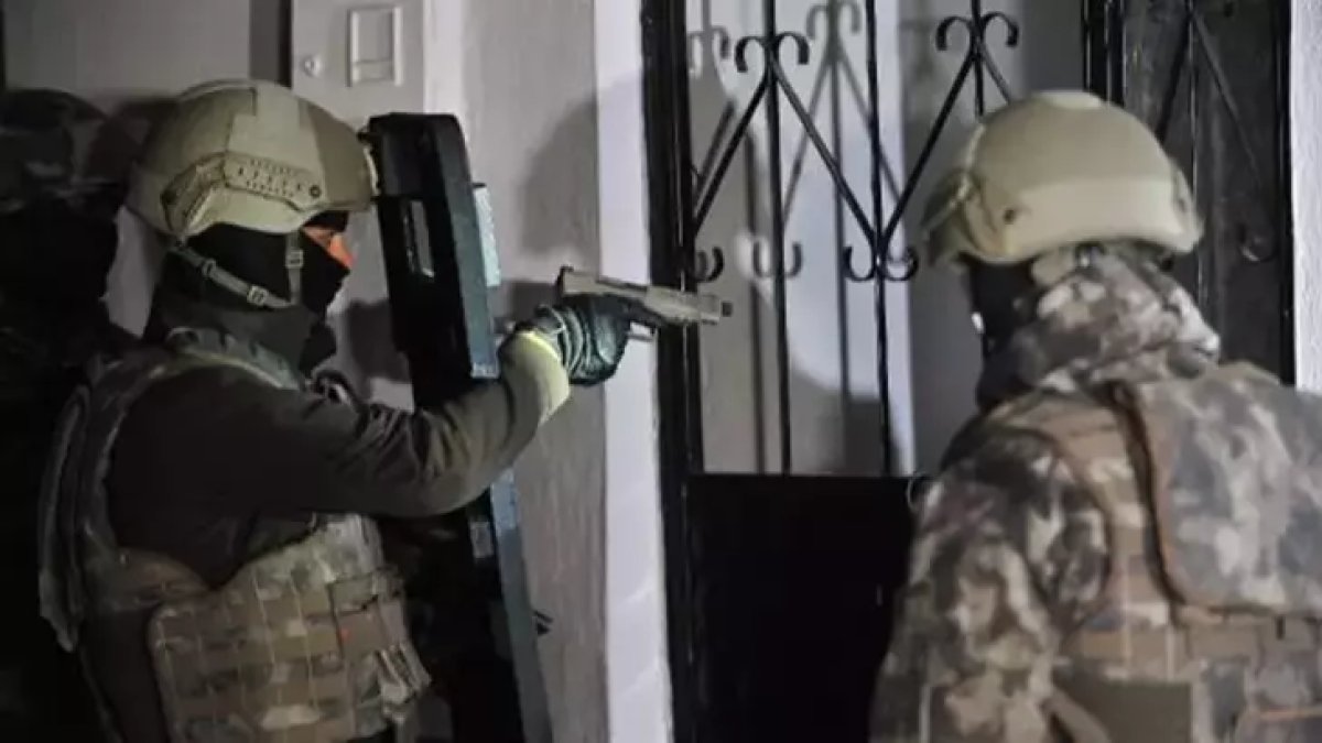 FETÖ operasyonu: İzmir Merkezli 3 ilde 6 şüpheli gözaltına alındı