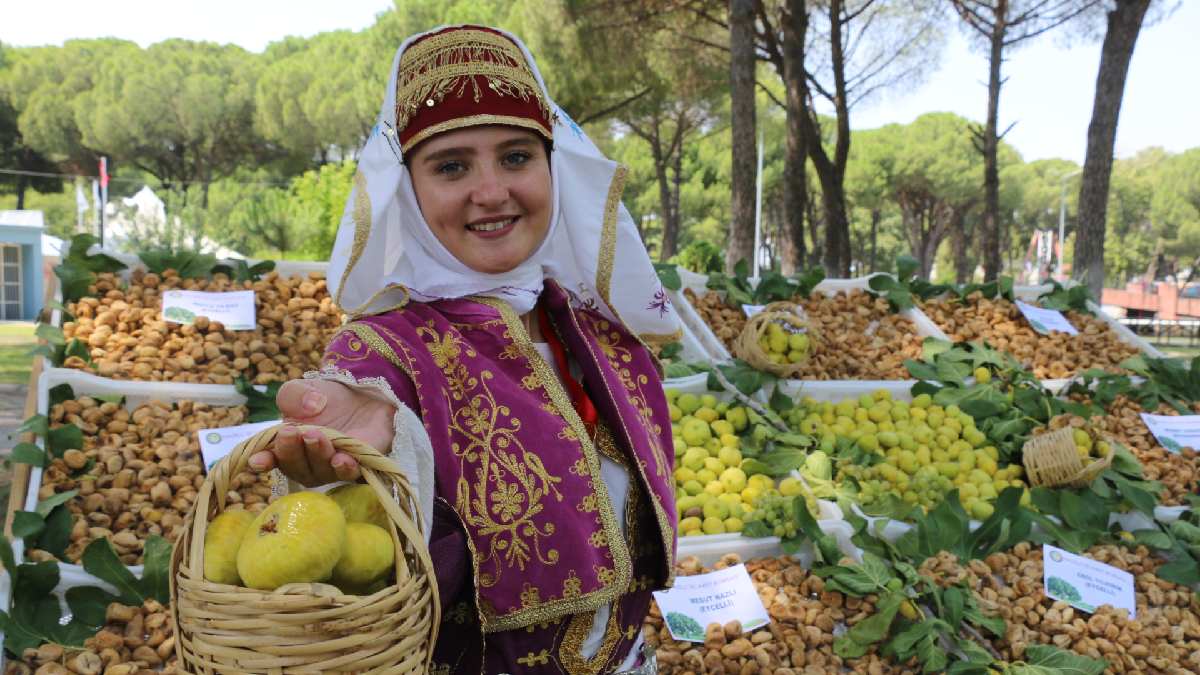 En kalitelisi Buharkent’te yetişiyor, ona ‘erkenci sarı lob’ deniyor! Herkesten önce onlar tadına bakıyor