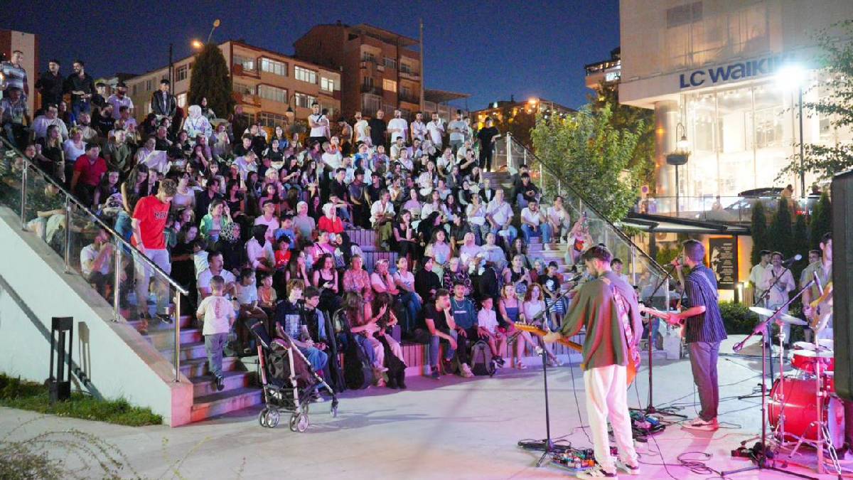 Atatürk Parkı ‘Zaman Meselesi’ konseriyle renklendi