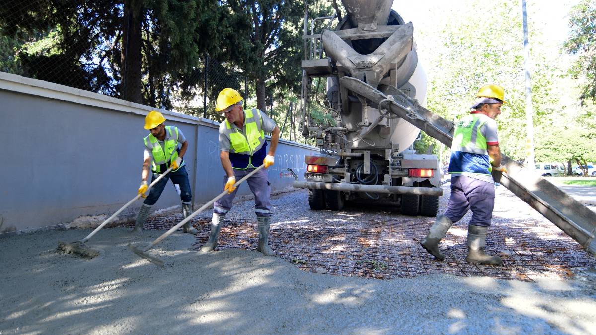 Bornova Belediyesi'nden moto kuryelere özel park alanı