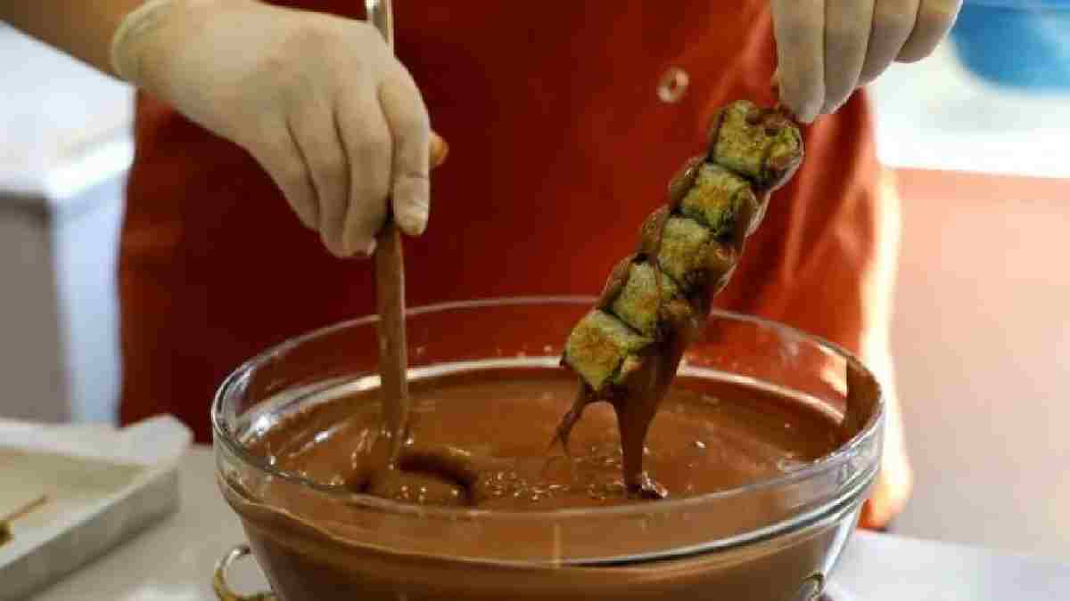 Adanalı tatlıcının yaratıcılığı! Çöp şiş katmer ile tatlı dünyasına yeni bir soluk: ‘Ne etten ne tatlıdan vazgeçebiliyoruz’