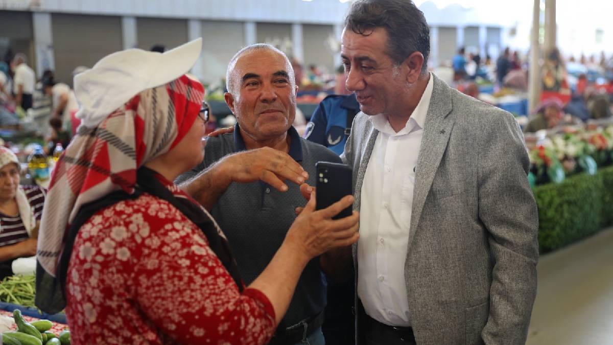 Başkan Yetişkin esnaf ve vatandaşın yanında