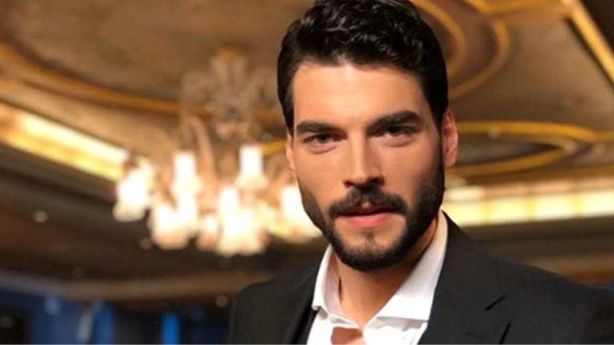 Oyuncu Akın Akınözü'nün annesi hayatını kaybetti