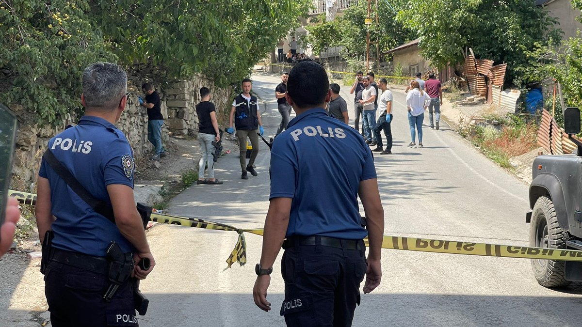 Hakkari'de aile katliamı: Babasını öldürdü, kardeşini ağır yaraladı