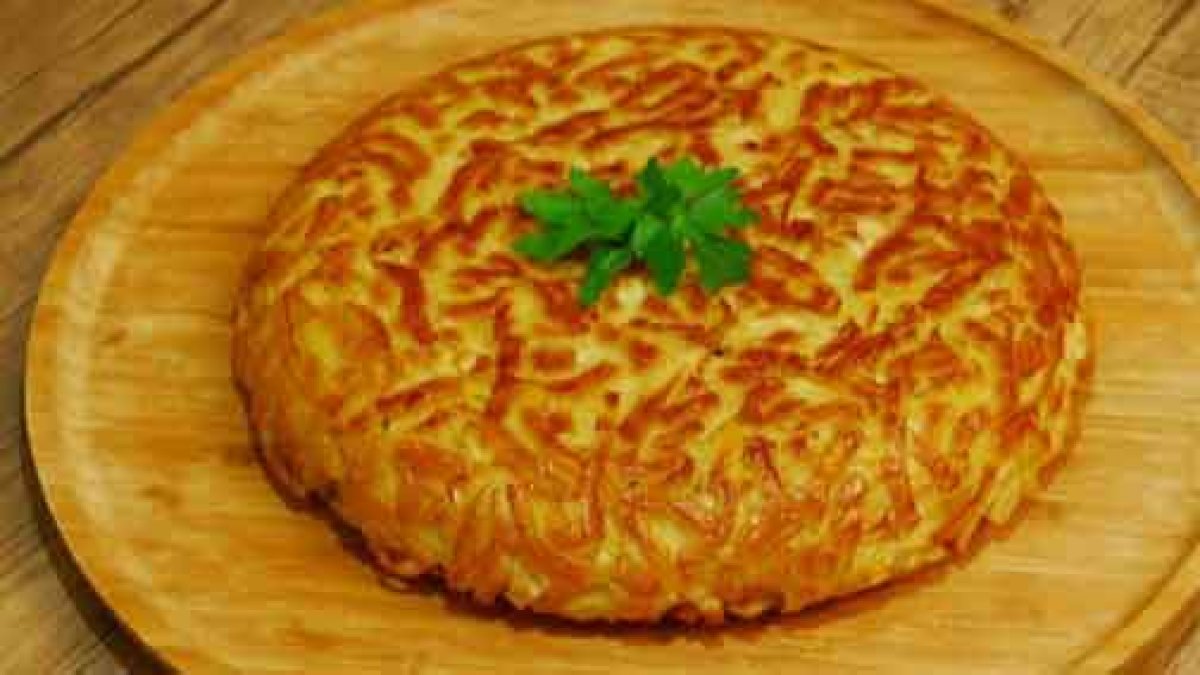 Bu börek için ne yufka lazım ne hamur! Erişten var hemen dene: Bülent Böreği kıskandıran tavada erişte börek tarifi