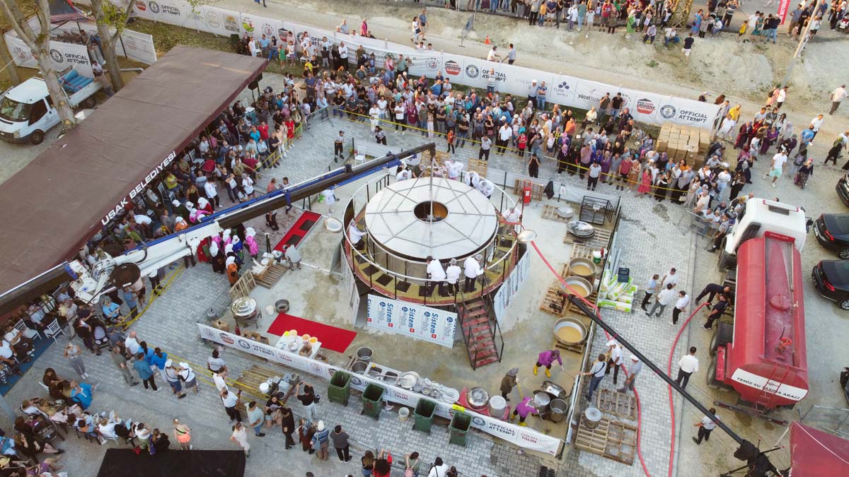 Tarhana Çorbası Guinness Rekorlar Kitabı'nda: 33 aşçı birden yaptı