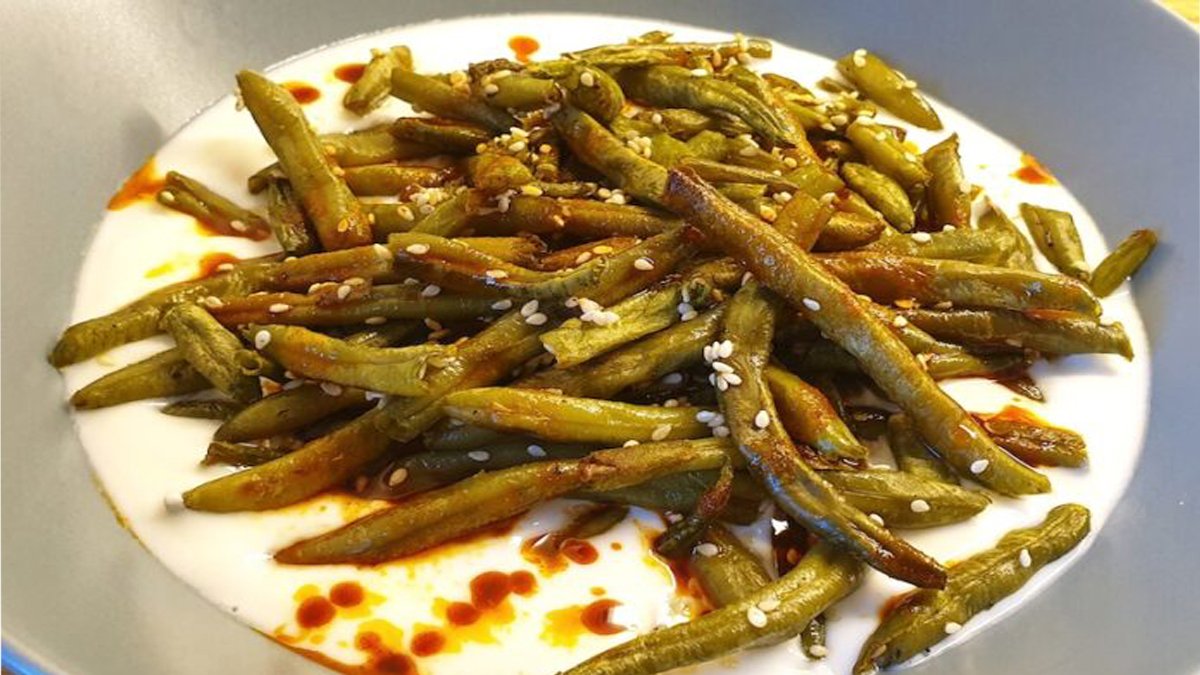 Deneyen parmaklarını yiyor! İşte yoğurtlu fasulye kızartması tarifi: Lezzeti diğer mezeleri unutturur