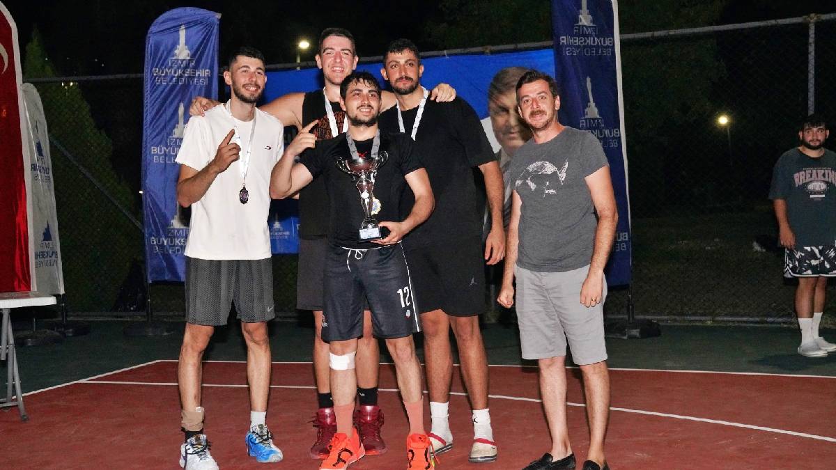 Gençler sokağa ayak, potaya smaç bastı