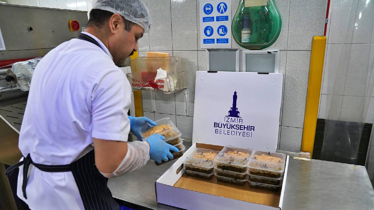 Büyükşehir’den yaşlı ve engellilere sıcak yemek