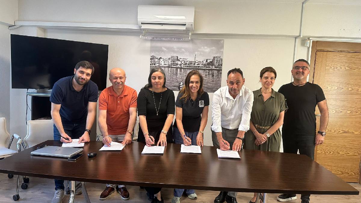 Karşıyaka’da toplu iş sözleşmesine imzalar atıldı