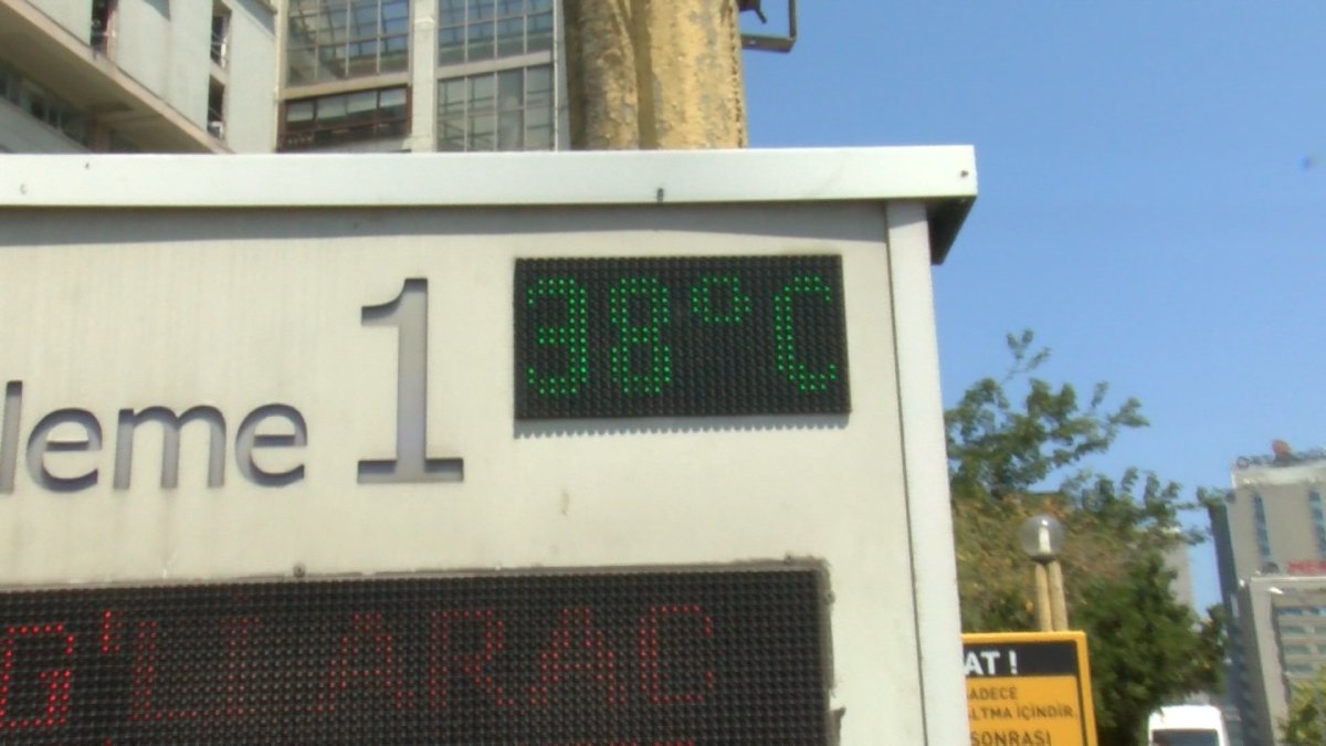 İstanbul'da termometreler 38 dereceyi gördü: Geceleri su gibi oluyoruz