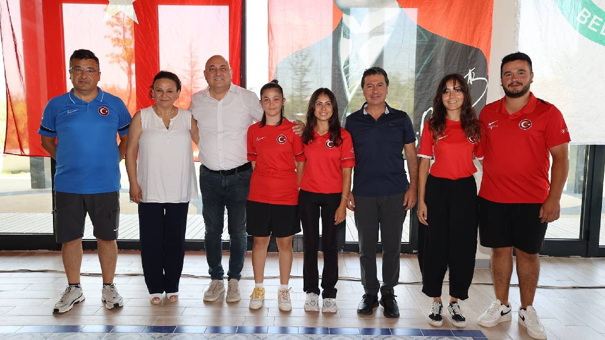 Başkan Aras Şampiyon Okçularla bir araya geldi