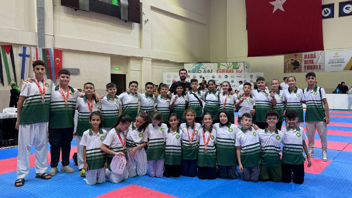 Manisa BBSK’lı karateciler Gemlik’te 16 madalya kazandı
