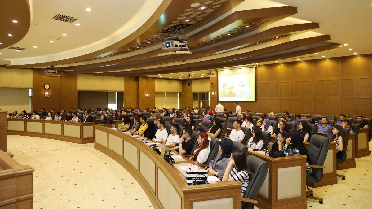 Stajyerler oryantasyon eğitiminde