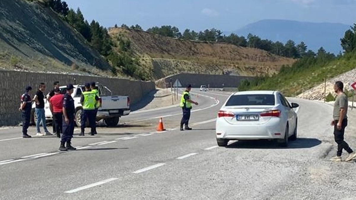 2 araç birbirine girdi! Ölü ve yaralılar var